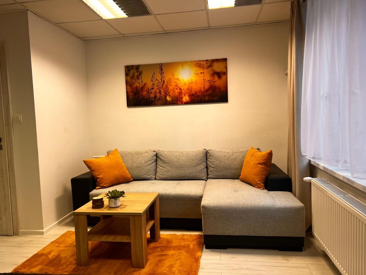 Apartmany V Centre - Vlastna Izba So Spolocnou Kuchynou A Kupelnou Moze Byt Zdielana 2 Inymi Izbami Martin Exterior foto